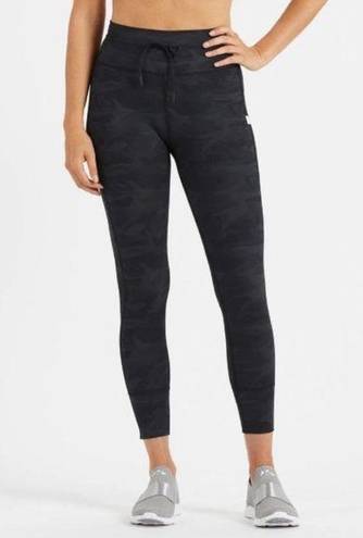 Vuori  Black Camo Daily Legging in Medium