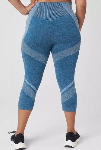 Lane Bryant LIVI  by  Seamless capri active tights 22/24