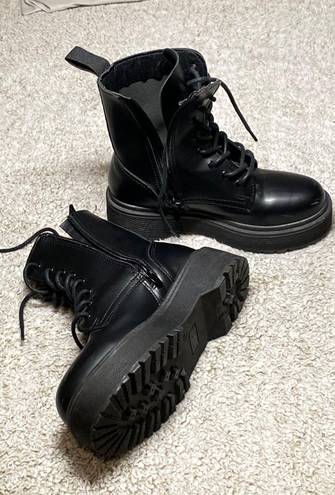 Yoki Black Platform Boots