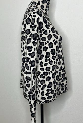 Tahari  size Large Mock neck knit sweater in Leopard Print