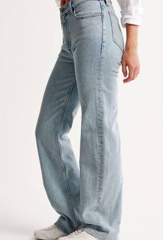 Abercrombie & Fitch  The 90’s Relaxed Jean High Rise