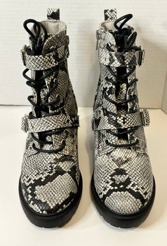 Shoedazzle Adrianna Block Heel Bootie Black White Snakeskin design Size 6