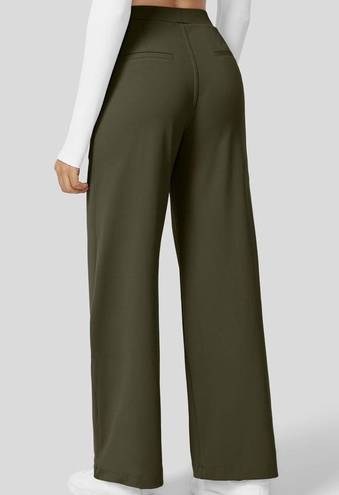 Halara 129H.- High Waisted Plicated Side Pocket Straight Leg Work Pants