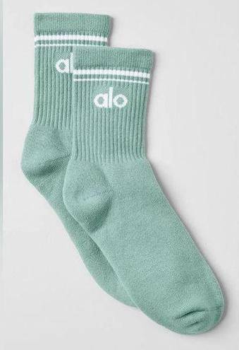 Alo Yoga NWT  Unisex Half-Crew Throwback Socks Botanical Green/White Size Medium