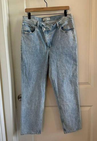 Abercrombie & Fitch Abercrombie Ultra High Rise 90s Straight Jean