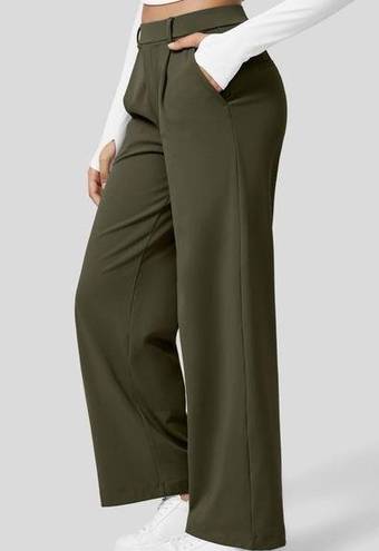 Halara 129H.- High Waisted Plicated Side Pocket Straight Leg Work Pants