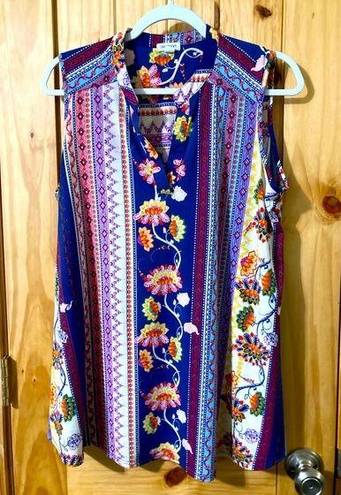 Westport  size L crepe tank top with cutout v-neck