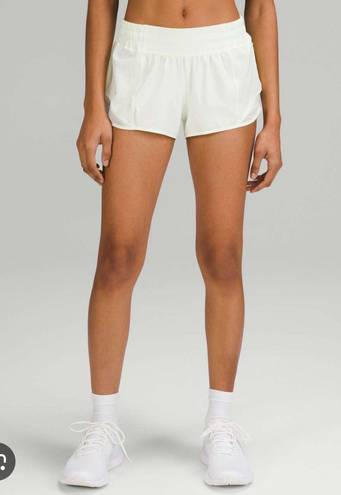 Lululemon Hotty Hot Low-Rise Lined Short 2.5”