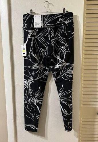 DKNY New  Leggings Size Medium