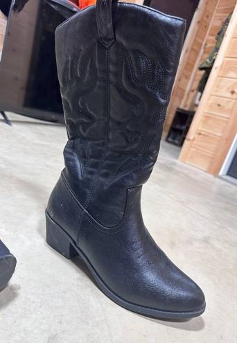 Women’s Cowgirl Boots Black Size 10