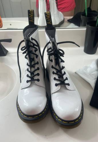 Dr. Martens Doc Martens White