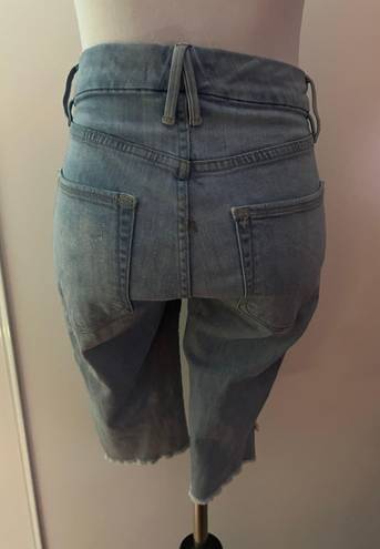 Good American distressed denim shorts Sz 0/25