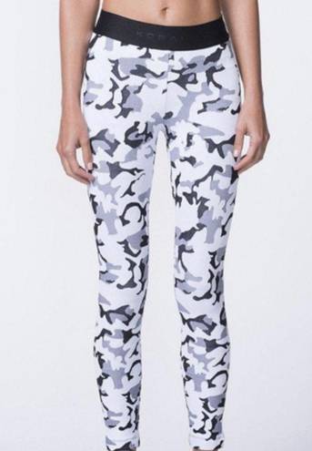 Koral  Knockout Camo Leggings White Black Size XS Stretch Workout Athletic Sporty