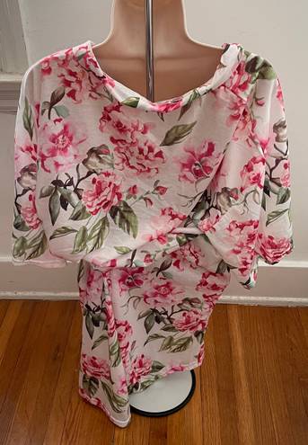 Show Me Your Mumu Brie Robe in Garden Of Blooms Pink And White Floral, one size