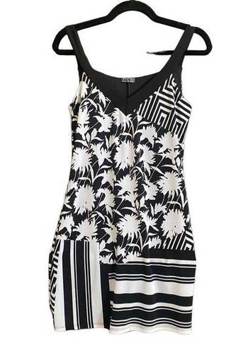 The Moon Heart Star Black/White Mixed Print Shift Dress. Size Medium.