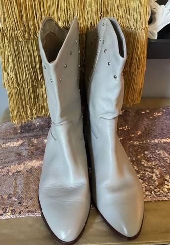 Dingo Vintage  western boots. Condition in pics. Some wear on back of heel sz.8.5