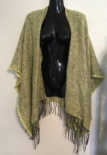 Forever Dreams women’s cape/shawl. Size One Size Yellow