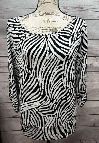 AB Studio AB Studios medium black and white animal print looking blouse - 2542