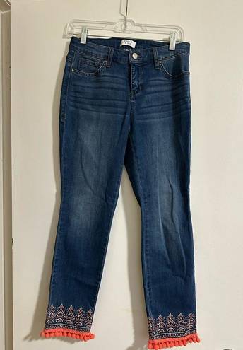 Crown & Ivy NWOT  Straight Leg Jeans with Design on bottom size 4