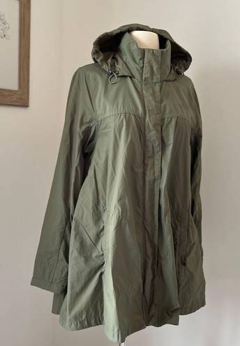 The North Face Women’s Green Water Resistant Rain Jacket