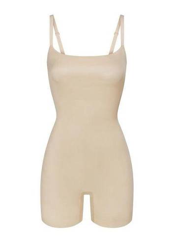 SKIMS  Barely There Low Back Mid Thigh Bodysuit Shapewear in Sand Size XS