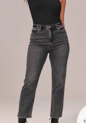 Abercrombie & Fitch  Ultra High Rise Ankle Straight Jean Size 26