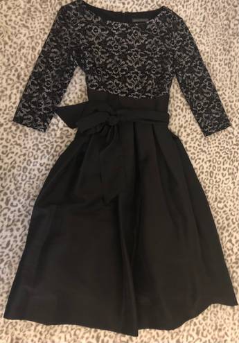 Jessica Howard fit & flare dress classic lace and crisp taffeta Black & Silver Size 8