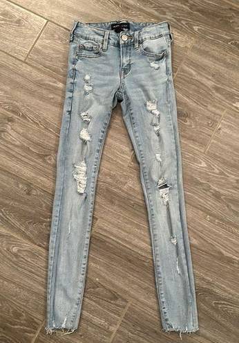 Aeropostale Women’s  size 0 low rise jegging light wash destroyed stretchy jeans