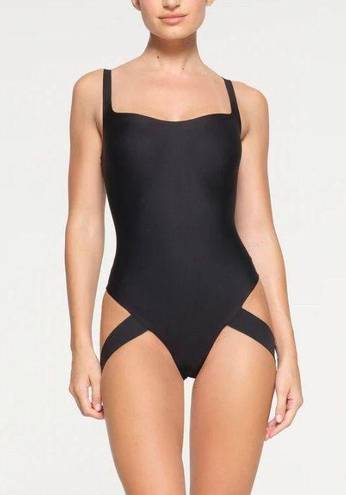 SKIMS Butt Lifting Bodysuit S NWT