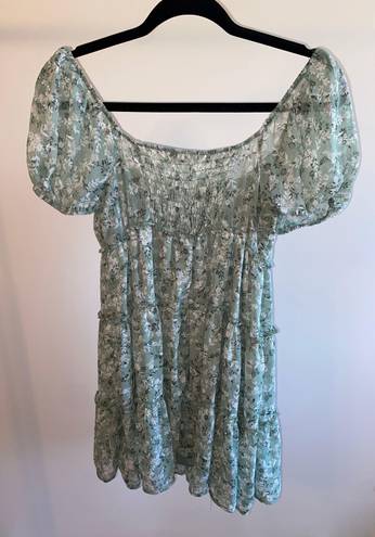 Sage Green Flowy Floral Dress, size M Size M