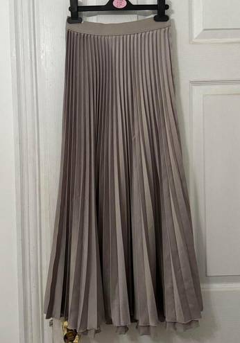 H&M  Light Taupe Pleated Skirt