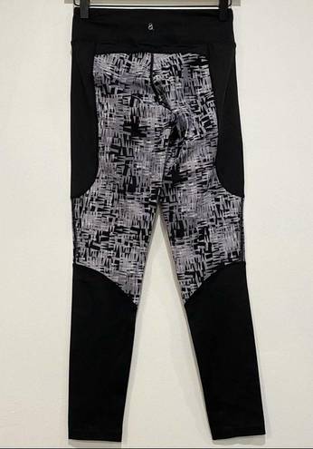 Lou & grey  Black Gray Etchblock Patterned Leggings