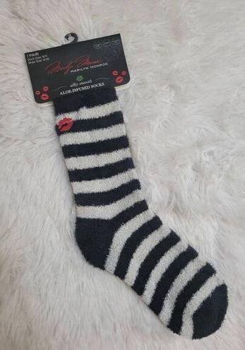 Marilyn Monroe NWT  Silky Smooth Aloe Infused Plush Striped Socks with Lips