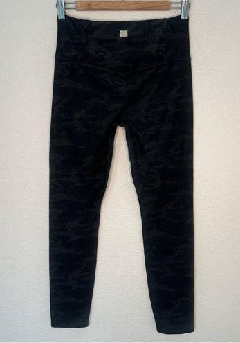 Vuori  Clean Elevation Legging Black Camo medium