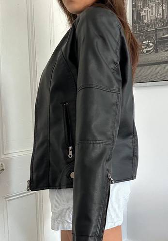 Black leather jacket Size L