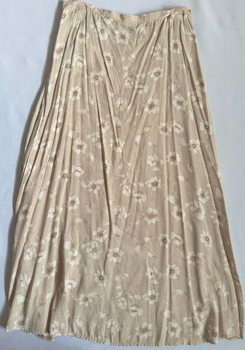 Krass&co New York Clothing . Maxi Floral Skirt Beige