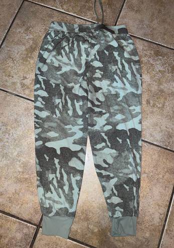 Calia by Carrie  Underwood Camo Joggers Size Medium