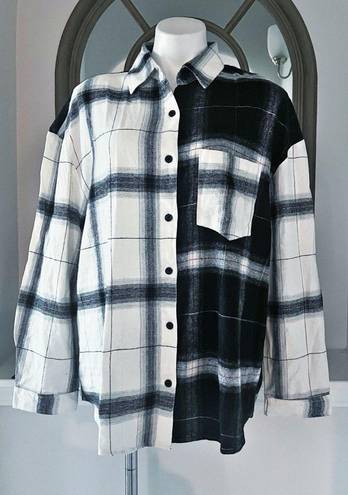 New Look  Plaid Button Up Shirt in Black & White Size 1X New w/Tag