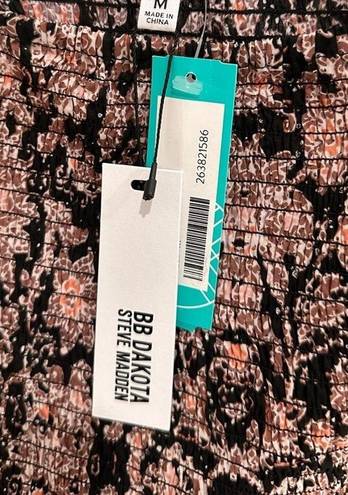 BB Dakota NWT!  X STEVE MADDEN Travel Blogger Top