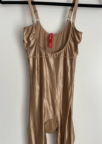 Spanx NWOT  Bronze Full Length Bodysuit Shapewear Size M