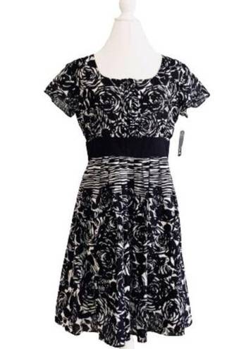 Gabby Skye  Dress Black White Floral Cotton Fit & Flare Front Pockets Size 12