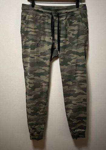 Zyia  Green Unwind Camo Joggers Womens Size Large