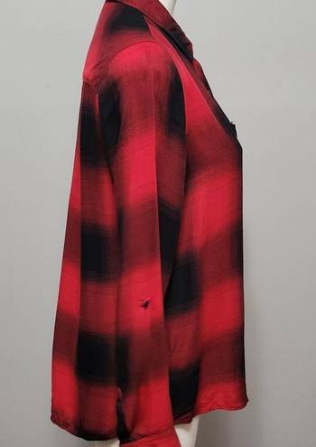 Staccato Stitch fix   red checkered button down size small