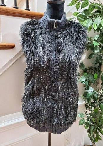 Romeo + Juliet Couture Romeo & Juliet Women Black Faux Fur Sleeveless Full Zip Casual Vest Size S