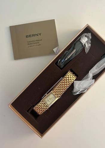 Aritzia Berny Gold Watch