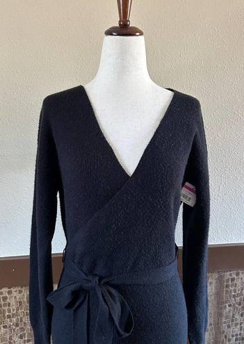 Chelsea28  Belted Long Sleeve V-Neck V-Back Sweater Dress in Black Sz XS NWT