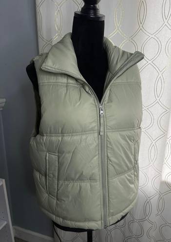 American Eagle Outfitters Puffer Vest