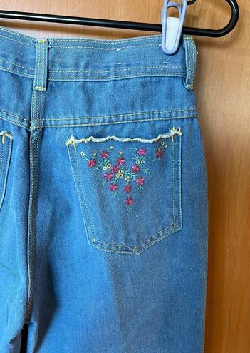 Unique Vintage Vintage 1970’s Jeans With Floral Embroidered Pockets