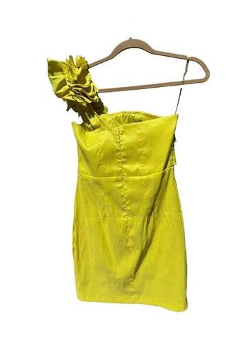 Daisy  Boutique Lemon Yellow Exaggerated Shoulder Cocktail Dress Size Medium NWOT