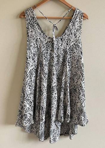 Ecote URBAN OUTFITTERS  LEAF PRINT BLOUSE TANK TOP WOMENS SIZE M BLACK WHITE